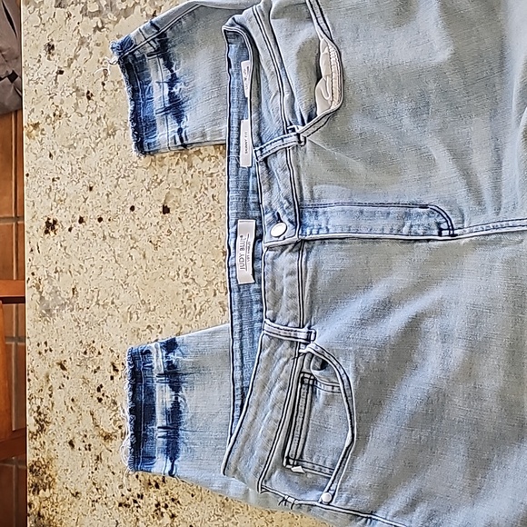 Judy Blue, Like New Slim Fit Jeans in 18W - Acid Wash, Ankle Detail, Raw Hem - Picture 3 of 5